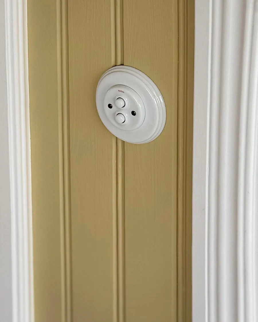 Fontini S.A. Dubbel Strömbrytare Med Dimmer|Strömbrytare Med Dimmer|Dimmer dubbel tryckknapp vitt porslin - Fontini infällt