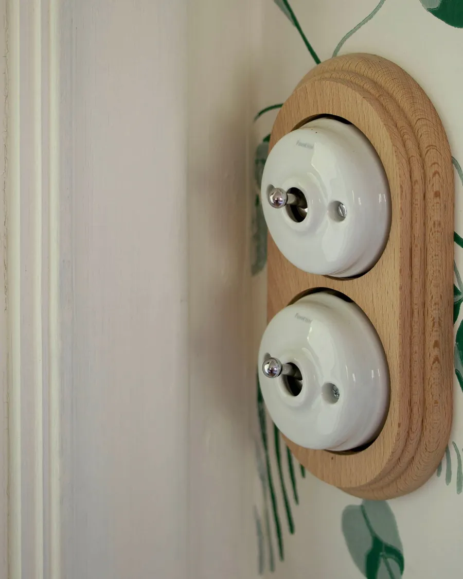 Fontini S.A. Vit Porslin Utanpå Fontini|Strömbrytare Med Dimmer|Dimmer vipp vitt porslin/krom - Fontini utanpåliggande