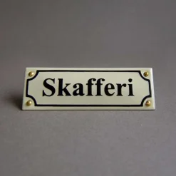 Emaljehuset Emaljskyltar|Emaljskyltar & Dörrskyltar|Emaljskylt - Skafferi vit/svart