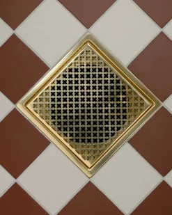 NEXA TECHNOLOGIES Golvbrunnssilar|Golvbrunnssil - Klöverplåt behandlad mässing 200 x 200 mm