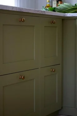 Beslag Design AB Möbelbeslag|Knoppar I Mässing|Knopp - Oval obehandlad mässing 40 mm
