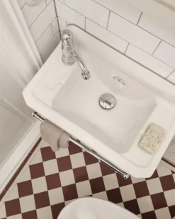 Badex AB Tvättställ|Handduksstänger|Tvättställ Burlington - Edwardian JR 51 cm med handduksstång