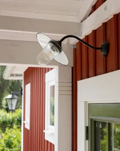 Kulturjern AB Stallampor & Gårdslampor|Utomhuslampor För Vägg|Utomhuslampa - Stallampa 45° krok, svart skärm