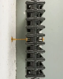 Arroll Limited Radiatorer|Radiatorer - Tillbehör|Väggfäste/Tippskydd för radiator - Mässing
