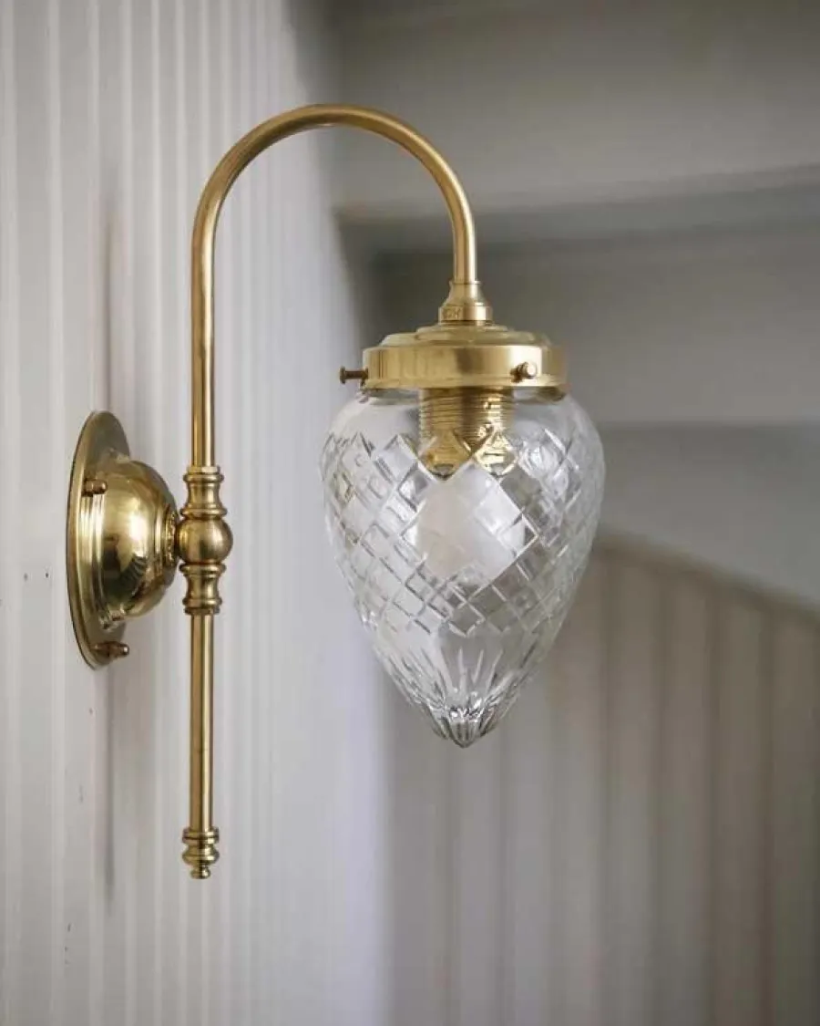 Karlskrona Lampfabrik Vägglampor Med Glaskupa|Vägglampor I Mässing|Vägglampa - Blomberg 80 mässing, droppe klarglas
