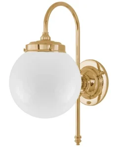 Karlskrona Lampfabrik Vägglampor Med Glaskupa|Vägglampor I Mässing|Vägglampa - Blomberg 80 mässing, klot opalvit