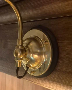 Karlskrona Lampfabrik Vägglampor I Mässing|Vägglampa - Gripenberg mässingsskärm, brun