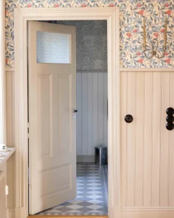 Sanderson Design Group Brands Ltd Mönstrade Tapeter|Blommiga Tapeter|William Morris & Co. Tapet - Arbutus Woad/Russet