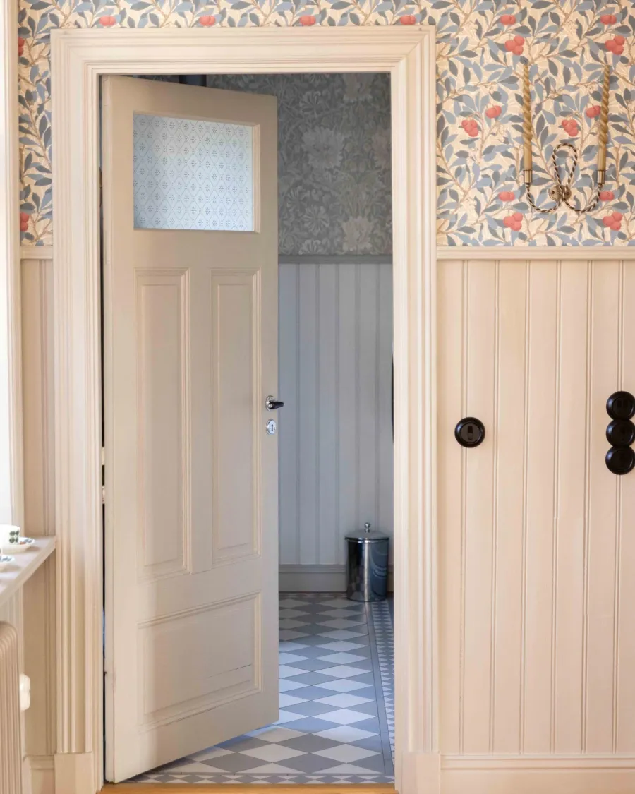 Sanderson Design Group Brands Ltd Mönstrade Tapeter|Blommiga Tapeter|William Morris & Co. Tapet - Arbutus Woad/Russet