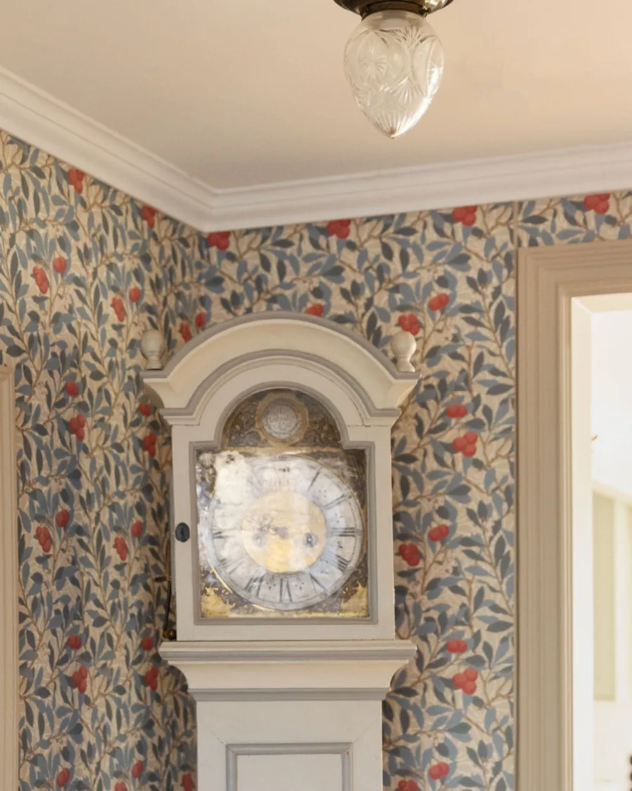Sanderson Design Group Brands Ltd Mönstrade Tapeter|Blommiga Tapeter|William Morris & Co. Tapet - Arbutus Woad/Russet