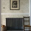 Sanderson Design Group Brands Ltd Mönstrade Tapeter|Blommiga Tapeter|William Morris & Co. Tapet - Bachelor´s Button Silver
