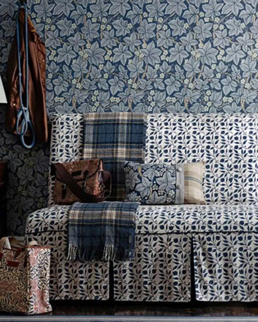 Sanderson Design Group Brands Ltd Mönstrade Tapeter|Blommiga Tapeter|William Morris & Co. Tapet - Bramble Indigo
