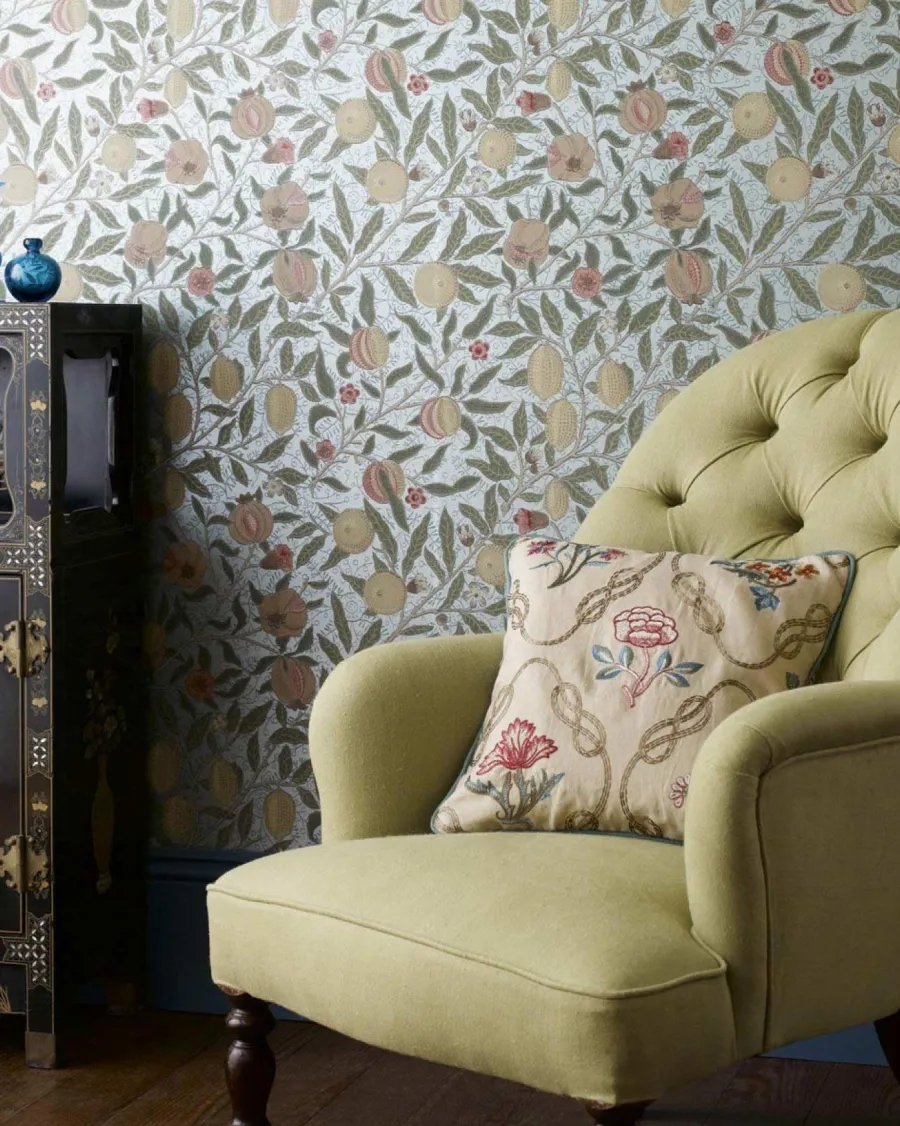 Sanderson Design Group Brands Ltd Mönstrade Tapeter|Blommiga Tapeter|William Morris & Co. Tapet - Fruit Limestone/Artichoke