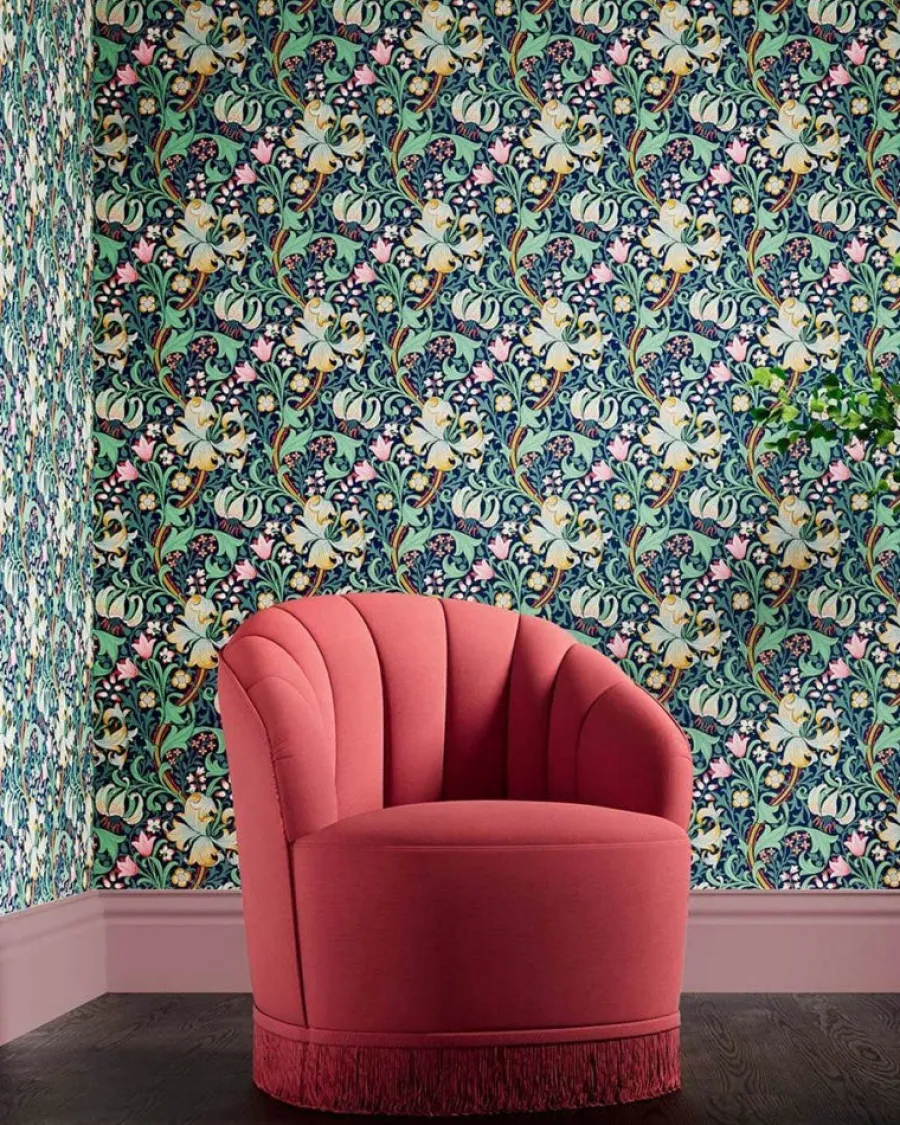 Sanderson Design Group Brands Ltd Mönstrade Tapeter|Blommiga Tapeter|William Morris & Co. Tapet - Golden Lily Indigo