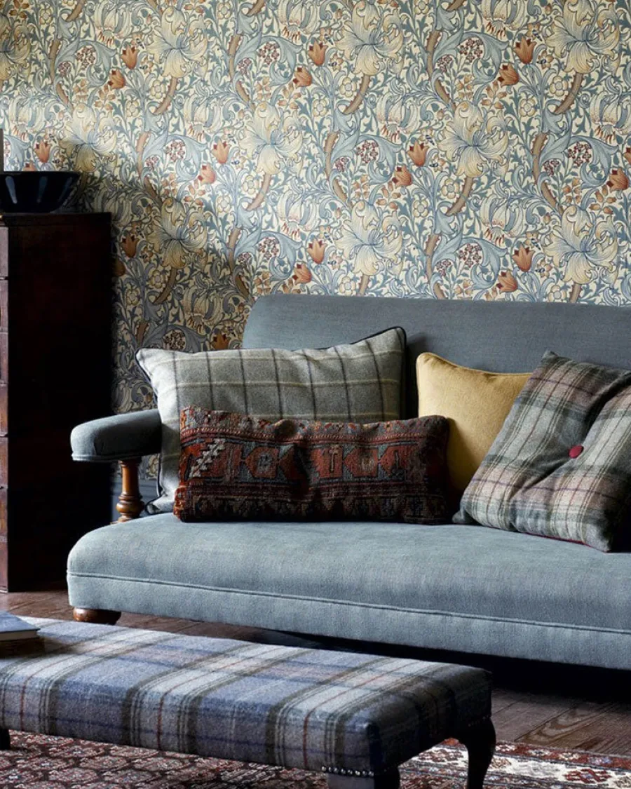 Sanderson Design Group Brands Ltd Mönstrade Tapeter|Blommiga Tapeter|William Morris & Co. Tapet - Golden Lily Pale Biscuit