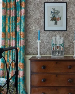 Sanderson Design Group Brands Ltd Mönstrade Tapeter|Blommiga Tapeter|William Morris & Co. Tapet - Marigold Cowslip