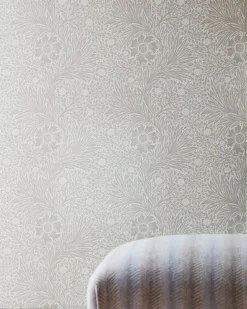 Sanderson Design Group Brands Ltd Mönstrade Tapeter|William Morris & Co - Tapeter|William Morris & Co. Tapet - Pure Marigold Soft Gilver