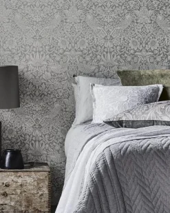 Sanderson Design Group Brands Ltd Mönstrade Tapeter|William Morris & Co - Tapeter|William Morris & Co. Tapet - Pure Strawberry Thief Oyster/Chalk