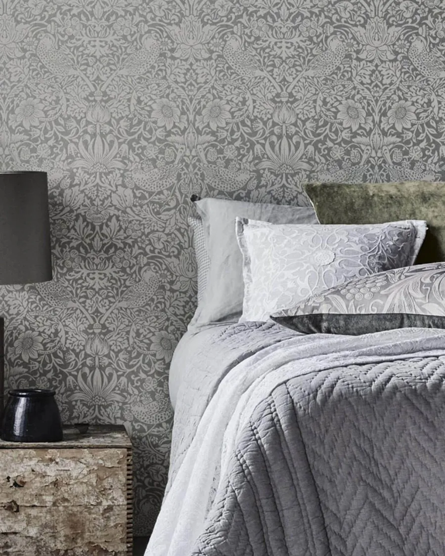 Sanderson Design Group Brands Ltd Mönstrade Tapeter|William Morris & Co - Tapeter|William Morris & Co. Tapet - Pure Strawberry Thief Ecru/Cream