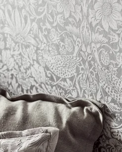Sanderson Design Group Brands Ltd Mönstrade Tapeter|William Morris & Co - Tapeter|William Morris & Co. Tapet - Pure Strawberry Thief Gilver/Graphite